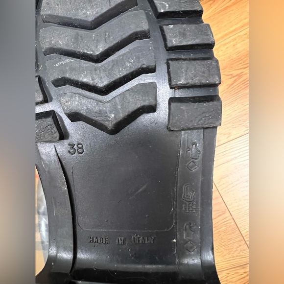 Burberry Rain Boots - Picture 5 of 6